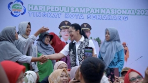 Warga dan Pemkot Semarang berkolaborasi membersihkan Sungai Jaten, menandai komitmen terhadap kebersihan lingkungan dan gerakan pilah sampah rumah tangga.