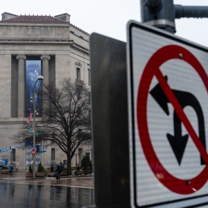 Hakim federal di Amerika Serikat menunjukkan kemarahan atas dugaan pelanggaran berulang perintah pengadilan oleh administrasi Trump dalam kasus-kasus imigrasi.