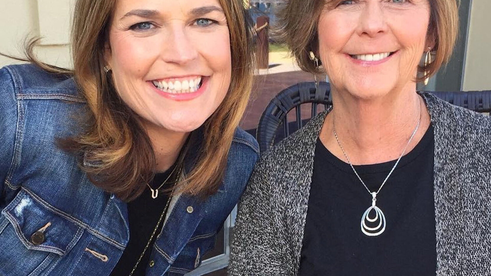 Savannah Guthrie dalam rekaman video terbarunya, mengumumkan sayembara $1 juta untuk informasi terkait ibunya yang hilang, di tengah pengakuan pahit namun penuh harapan.