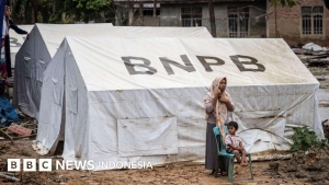 Warga terdampak banjir menanti kepastian pembangunan hunian tetap di salah satu desa di Aceh, menyoroti kesenjangan progres pembangunan antar wilayah yang menimbulkan frustrasi mendalam.