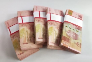 Pergerakan grafik nilai tukar rupiah terhadap dolar AS di layar bursa efek, menunjukkan penguatan mata uang Indonesia.