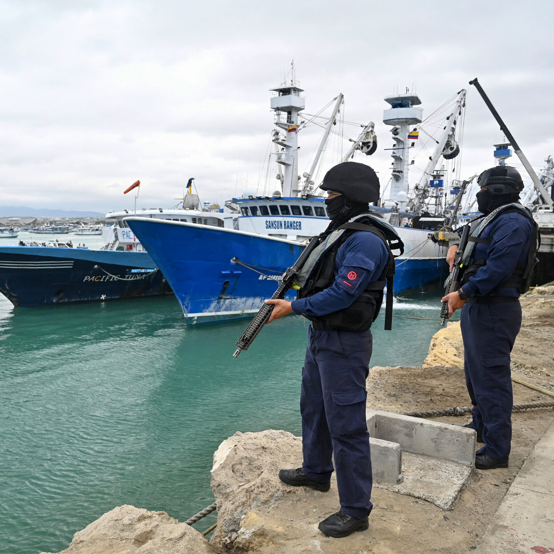 Pasukan khusus Ekuador melakukan patroli di area rawan kejahatan narkoba. Keterlibatan penasihat AS kini diharapkan dapat memperkuat operasi semacam ini.