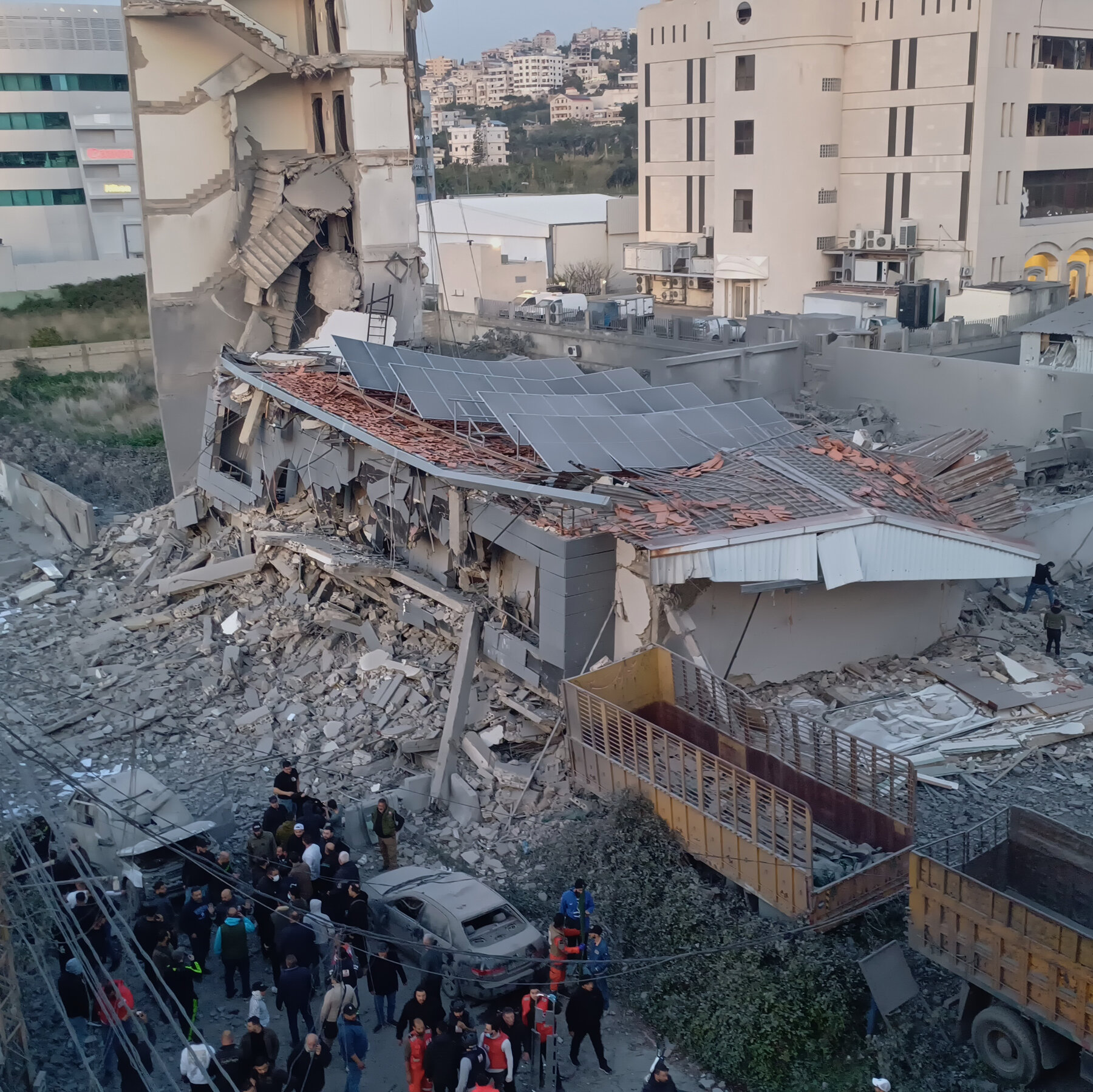 Pasukan Israel bersiaga di perbatasan utara, bersiap menghadapi potensi operasi militer yang lebih luas di Lebanon.