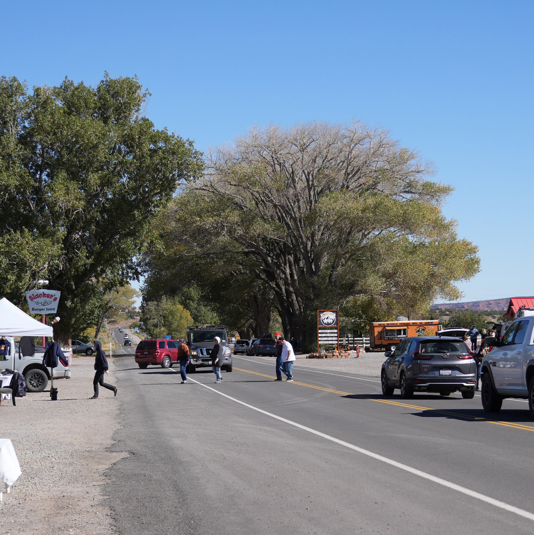 Petugas penegak hukum bersiaga di lokasi kejadian setelah penemuan korban pembunuhan di Utah, mengawali perburuan intensif lintas negara bagian.