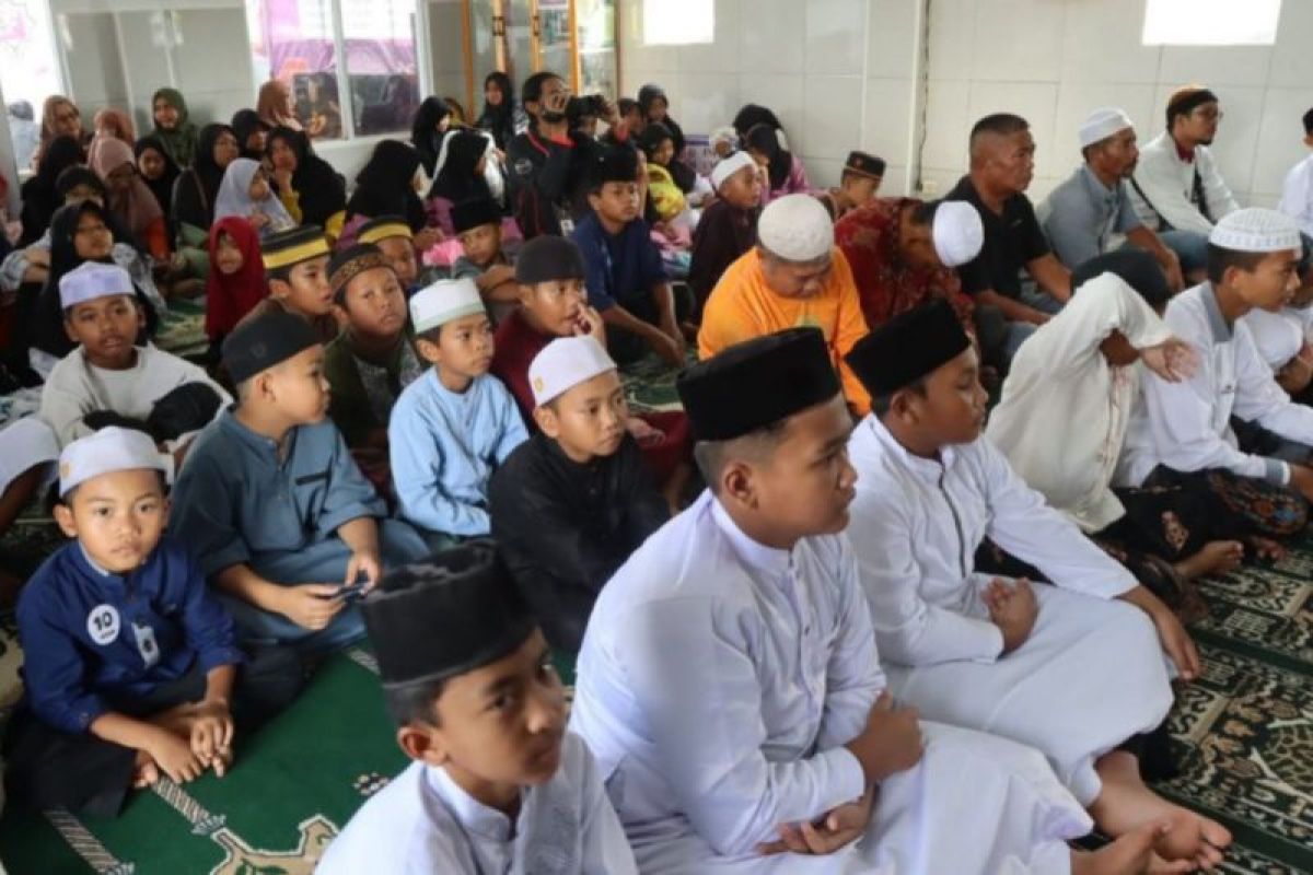 Peserta Musabaqah Tilawatil Quran (MTQ) di Kutai Kartanegara menunjukkan bakat terbaiknya. Pemkab Kukar terus mencari bibit unggul untuk raih prestasi nasional.