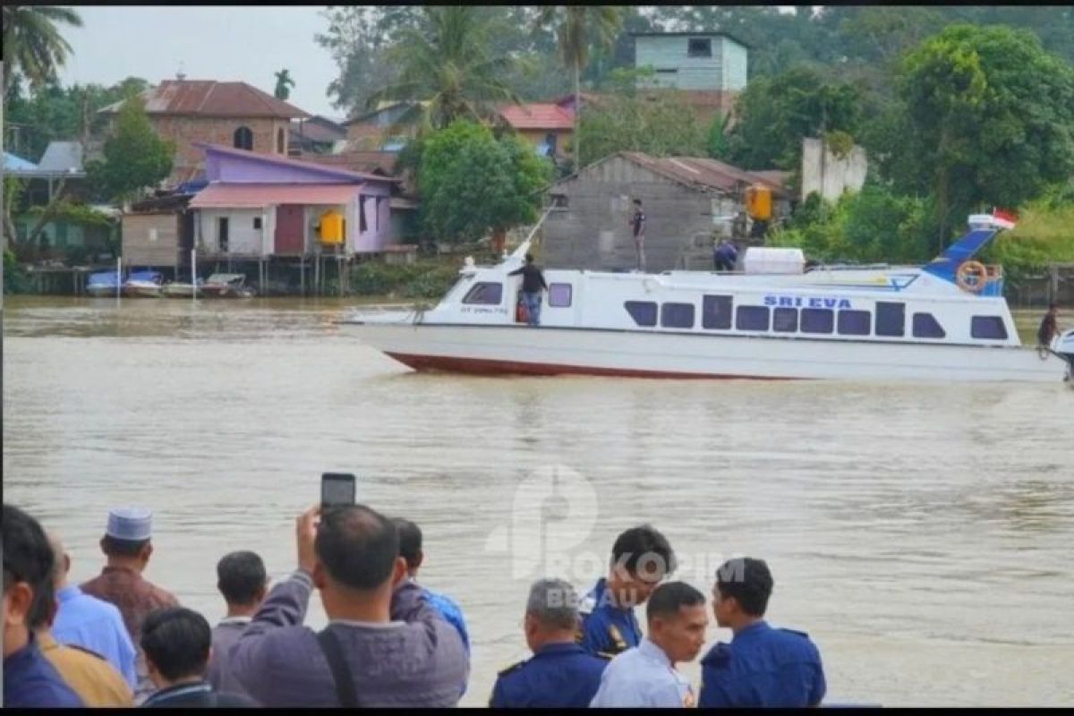 Speedboat siap mengangkut pemudik dari Berau menuju Kalimantan Utara.