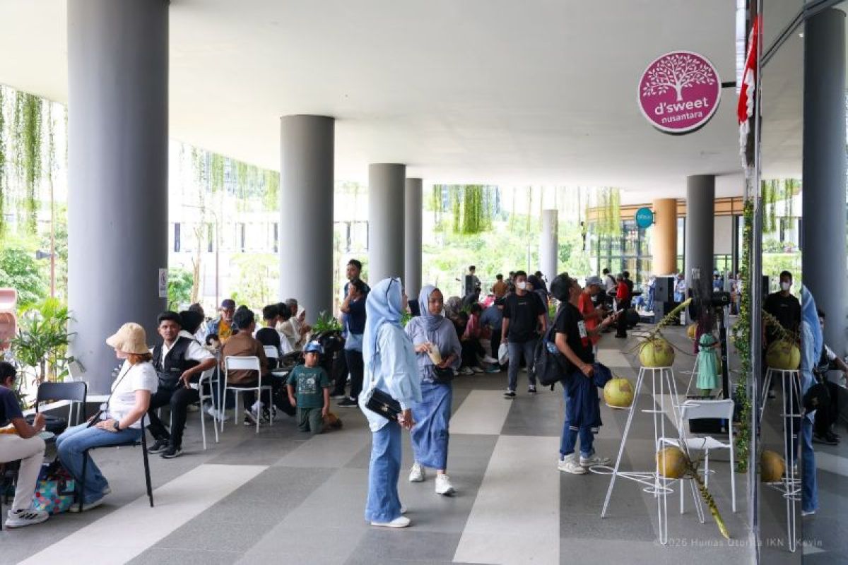 Suasana ramai pengunjung di salah satu area UMKM di Ibu Kota Nusantara (IKN) yang berhasil meraup omset puluhan juta rupiah selama libur Idul Fitri 2026.