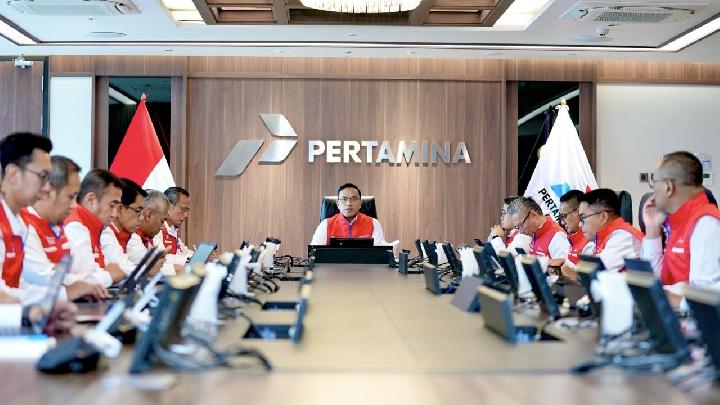 Petugas Pertamina saat memeriksa kesiapan pasokan energi menjelang periode Satuan Tugas Ramadan dan Idulfitri (RAFI).