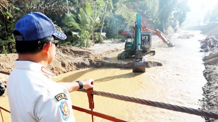 Menteri Dalam Negeri Tito Karnavian saat menyampaikan arahan terkait kebijakan pemerintah. Surat edaran terbaru mengatur penggunaan Dana Transfer ke Daerah (TKD) 2026 untuk pemulihan pascabencana di tiga provinsi.