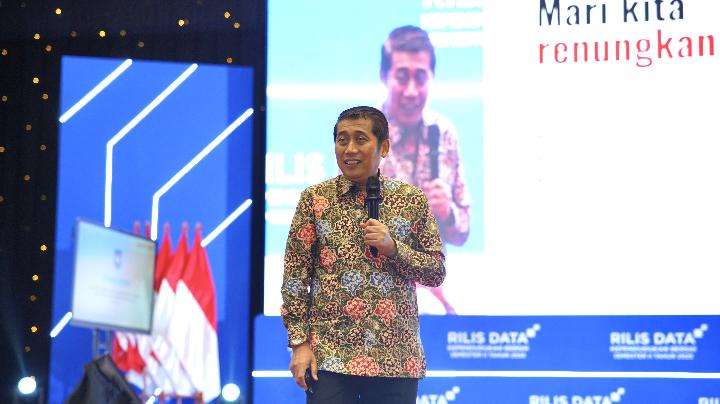 Ilustrasi petugas Dukcapil melayani warga. (Sumber: kemendagri.go.id)