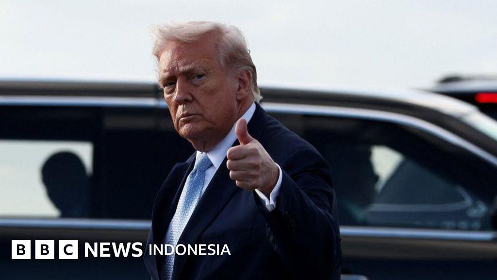 Presiden Amerika Serikat Donald Trump memberikan pernyataan di Gedung Putih, Washington D.C., menyusul klaim adanya perundingan damai dengan Iran yang kemudian dibantah tegas oleh Teheran.