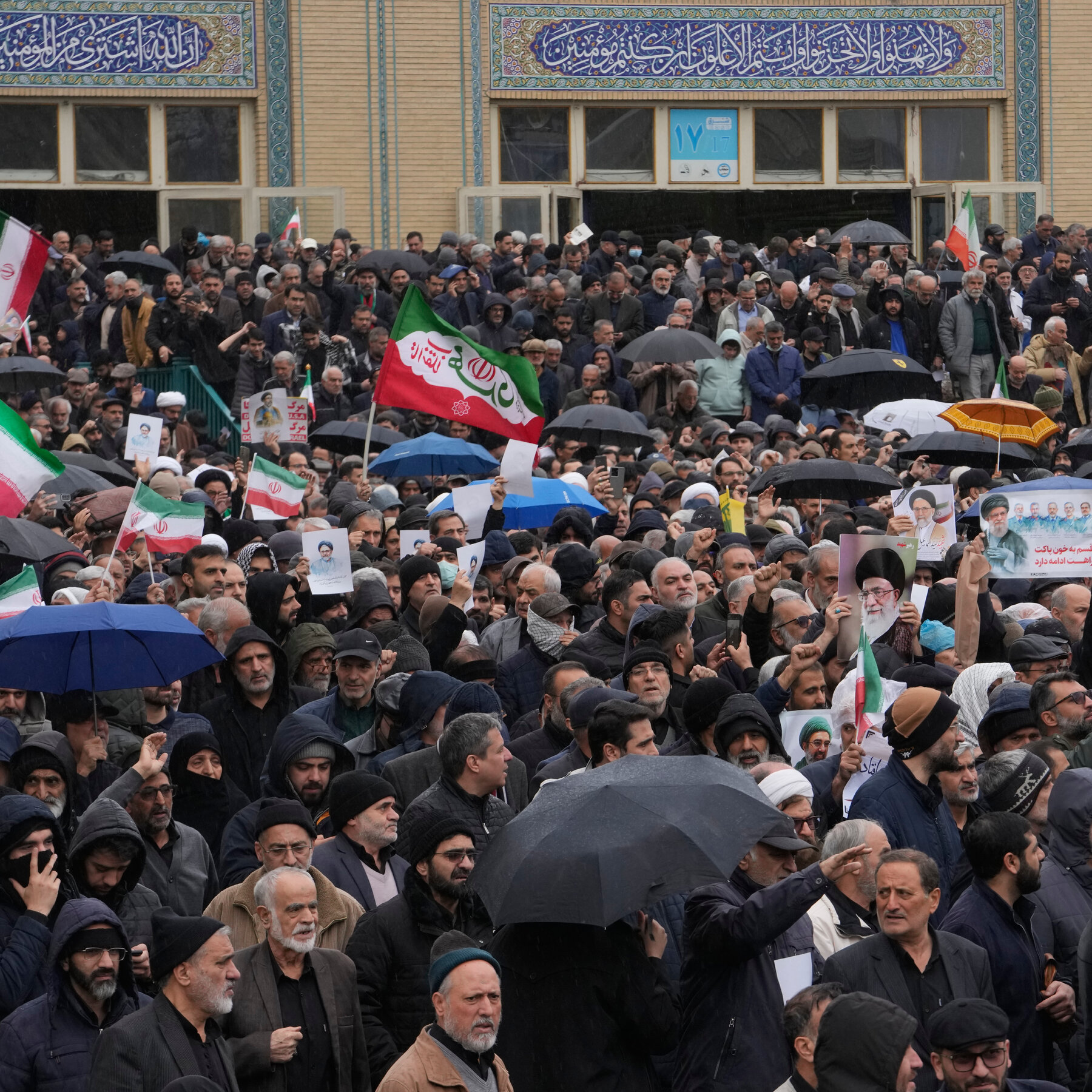 Pesawat tempur AS terlihat di atas Teluk Persia, dekat Selat Hormuz, jalur pelayaran strategis yang menjadi pusat ketegangan antara Amerika Serikat dan Iran.