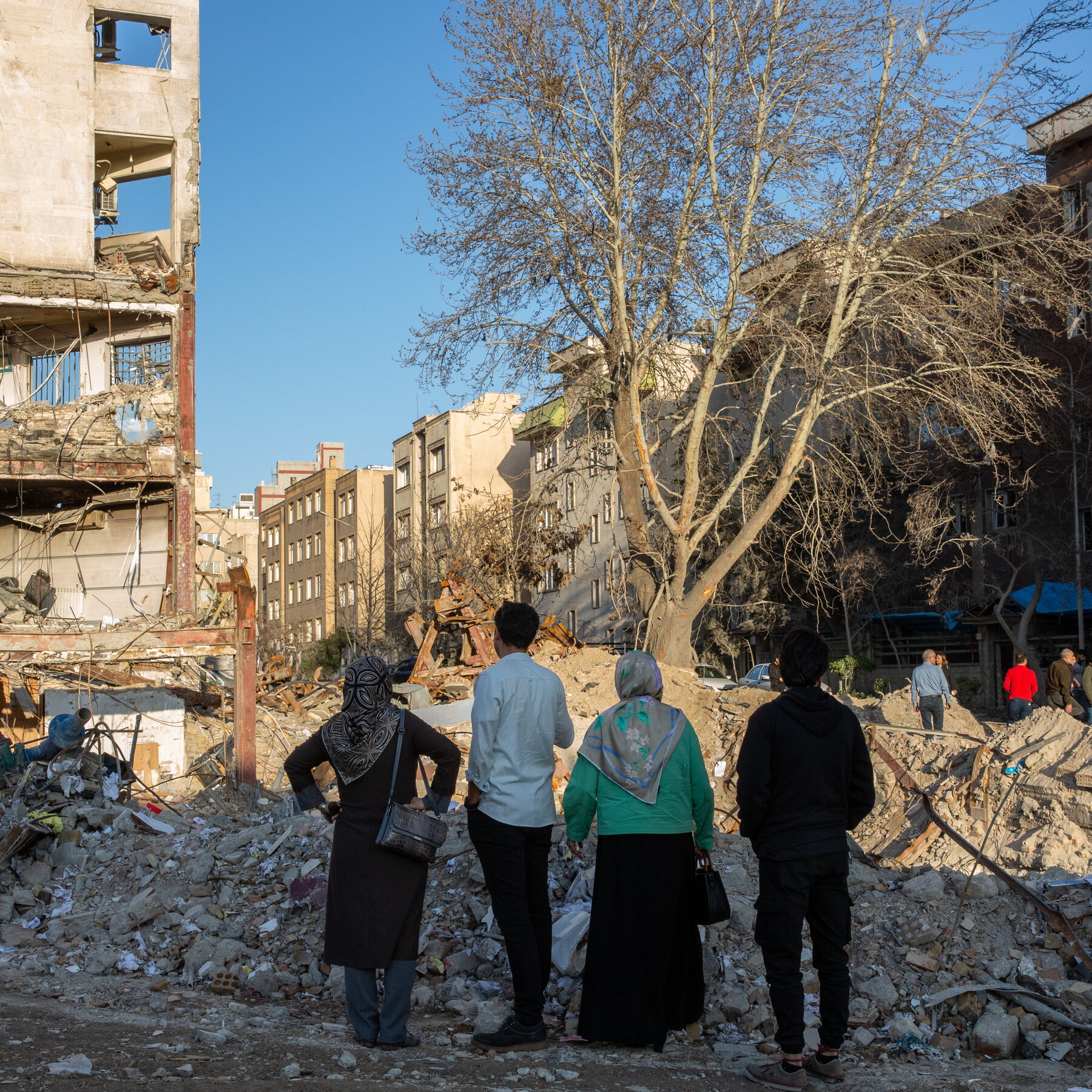 Presiden Donald Trump saat menjabat, dengan latar belakang bendera Amerika Serikat. Harapannya terhadap perubahan internal di Iran melalui pemberontakan telah pupus seiring kegagalan rencana Israel.