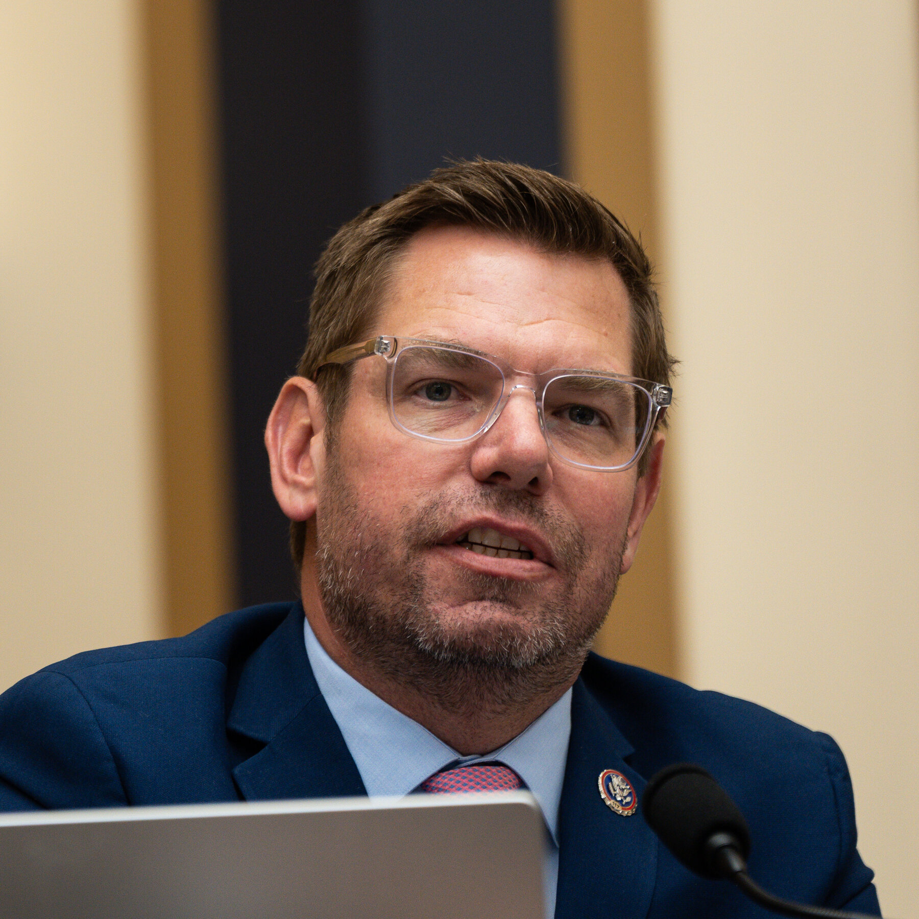 Logo FBI di luar markas besar di Washington D.C., lembaga yang menjadi sorotan setelah menerima perintah kontroversial dari Gedung Putih.