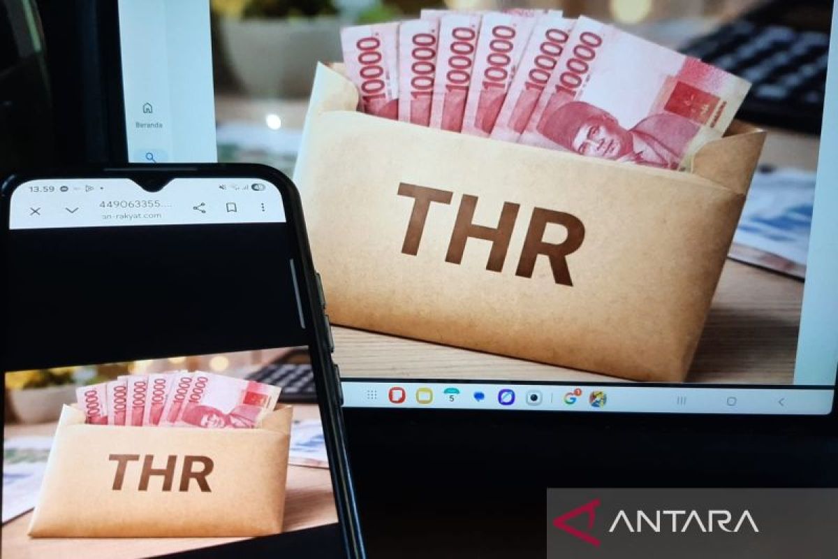 Seorang staf Ditjen Pajak menjelaskan mekanisme perhitungan PPh 21 yang juga berlaku untuk Tunjangan Hari Raya (THR).