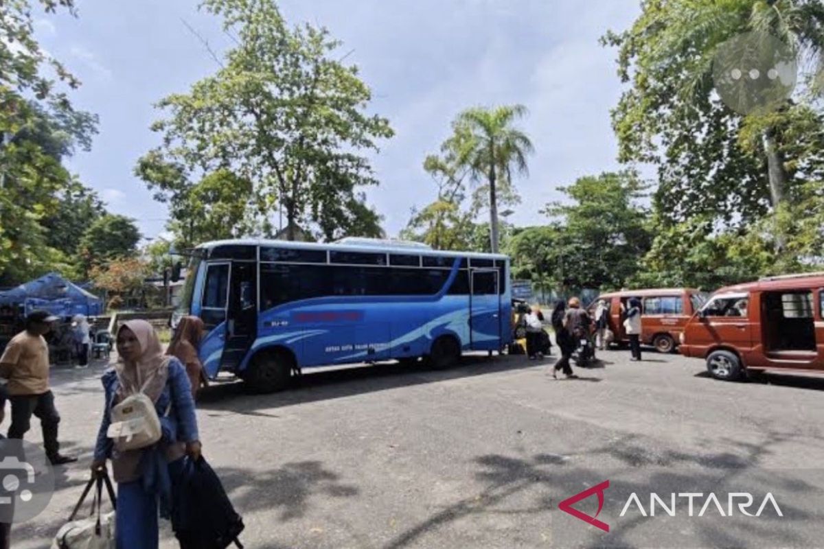 Suasana Terminal Lempake Samarinda yang bersiap menyambut puncak arus balik Idul Fitri 1447 Hijriah akhir pekan ini.