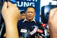 Ketua MPR RI, Bambang Soesatyo, menyuarakan keprihatinan atas kenaikan tarif impor panel surya Indonesia oleh Amerika Serikat.