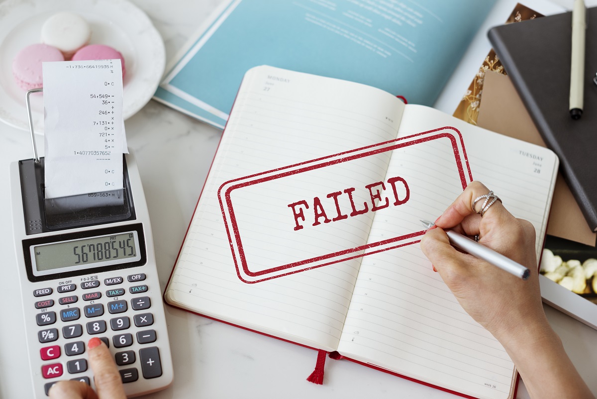 Ilustrasi logo OJK, mewakili pengawasan ketat terhadap lembaga keuangan di Indonesia dan menjaga stabilitas sektor perbankan.