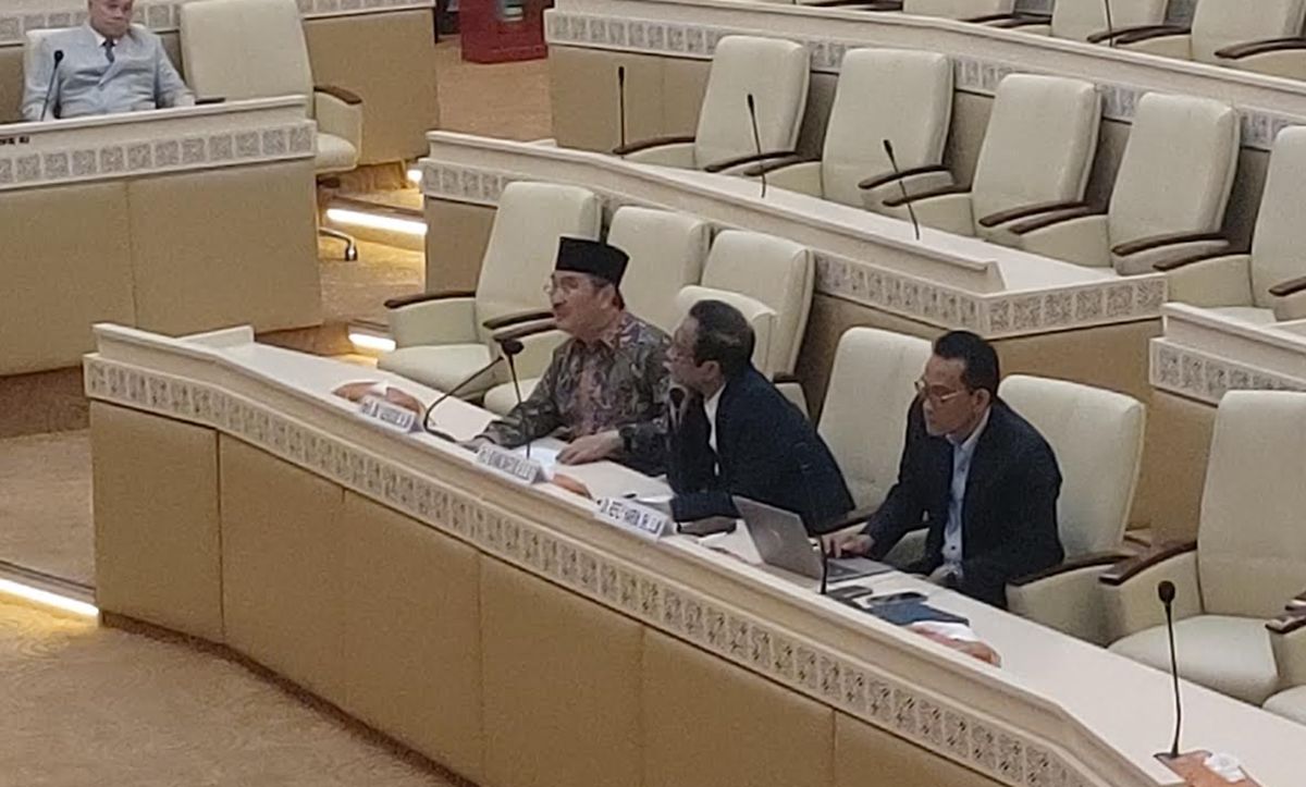 Pakar Hukum Tata Negara Mahfud MD menekankan pentingnya penyelesaian RUU Pemilu dan RUU Pilkada oleh DPR RI. Desakan ini bertujuan menjaga kepastian hukum dan kualitas demokrasi.