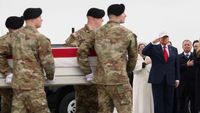 presiden-as-donald-trump-menghadiri-seremoni-pemulangan-jenazah-tentara-tentara-as-yang-tewas-akibat-serangan-iran-di-timur-te-1773028826017_169