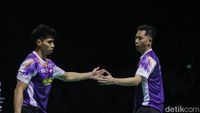 Aksi ganda campuran Indonesia Amri Syahnawi dan Nita Violina Marwah saat bertanding di babak pertama All England 2026. Mereka berhasil melaju ke babak 16 besar.