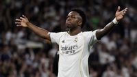 Vinicius Junior merayakan golnya untuk Real Madrid dalam pertandingan Derby Madrid melawan Atletico Madrid.