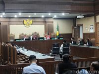 Mejelis hakim di pengadilan, sebuah simbol harapan sekaligus kritik terhadap sistem peradilan yang memvonis bebas tiga terdakwa kasus perintangan penyidikan korupsi.