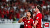 Ole Romeny dan Beckham Putra merayakan kemenangan 4-0 Timnas Indonesia atas Saint Kitts dan Nevis dalam FIFA Series 2026, menunjukkan semangat kebersamaan tim.