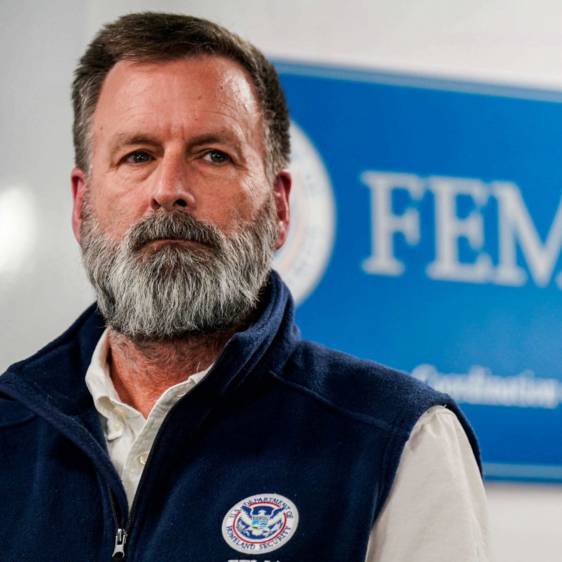 Gregg Phillips, tokoh yang mengklaim terlibat dalam penanggulangan bencana federal, di tengah sorotan publik atas klaim teleportasi ke Waffle House di Rome, Georgia.