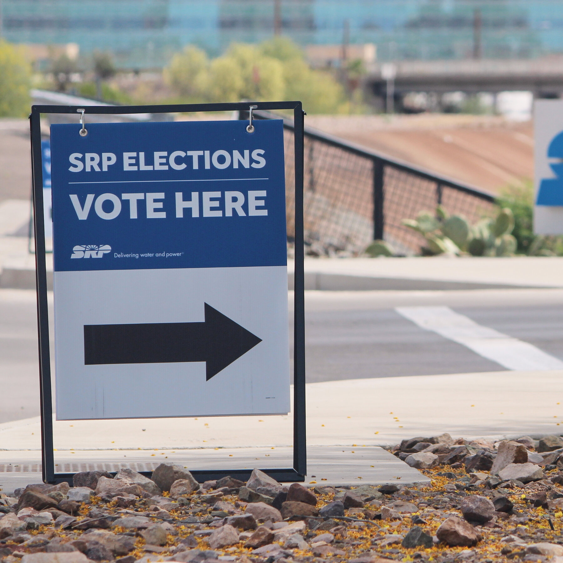 Aktris Jane Fonda dan organisasi Turning Point beradu pengaruh dalam pemilihan dewan direksi Salt River Project, utilitas publik krusial di Phoenix, Arizona.