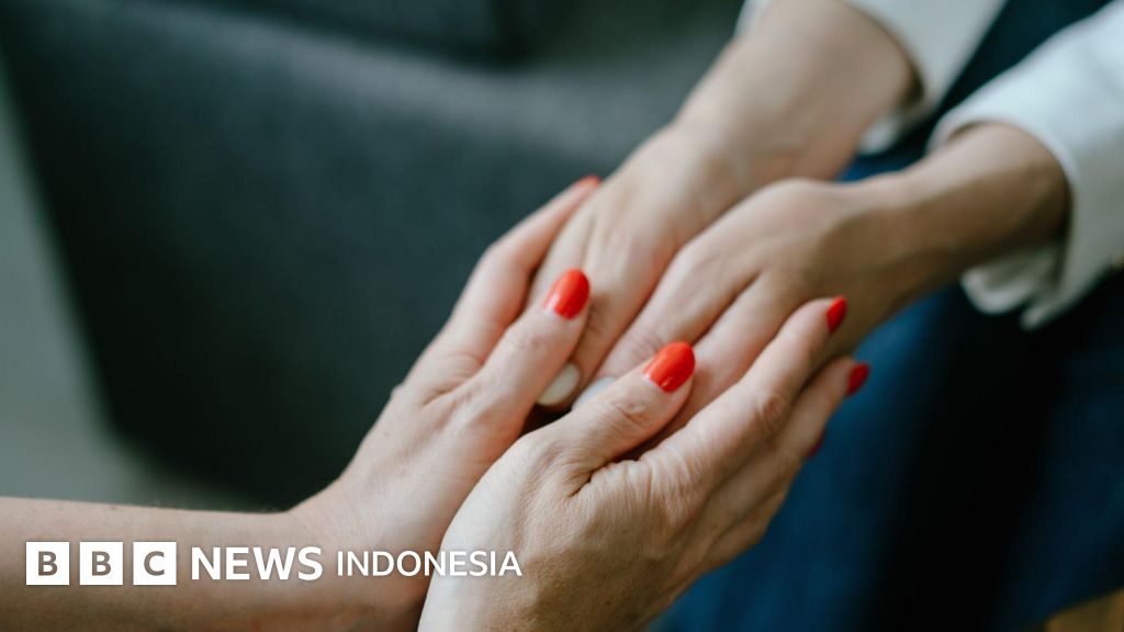 Para perempuan lansia menemukan kebahagiaan dan dukungan dalam komunitas 'connected living' mereka.