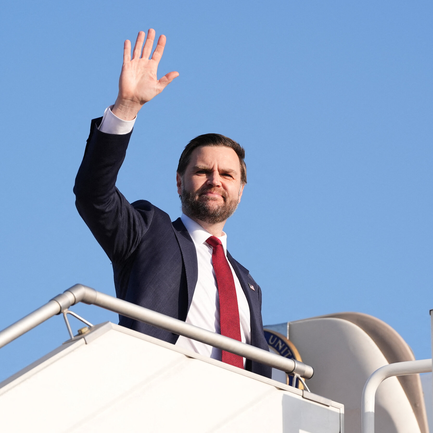 Wakil Presiden JD Vance saat menyampaikan pernyataan pers di Washington D.C., menyusul kegagalan perundingan damai antara Amerika Serikat dan Iran, Minggu. (Ilustrasi/Associated Press)