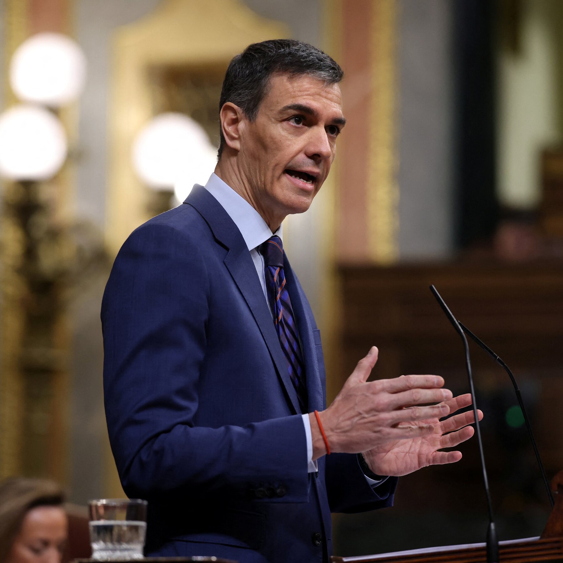 Perdana Menteri Spanyol Pedro Sánchez dalam sebuah pertemuan internasional, menunjukkan sikapnya yang tegas dalam menghadapi isu-isu global.