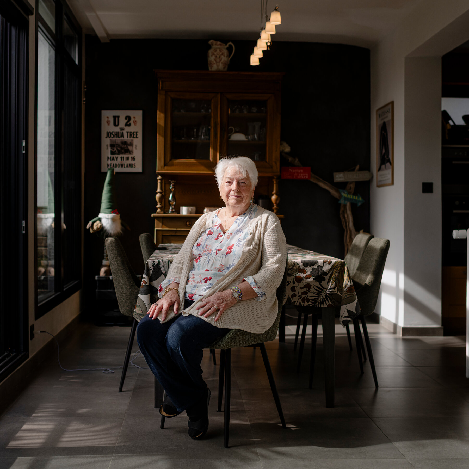 Marie-Thérèse Ross-Mahé, janda veteran perang berusia 85 tahun, dideportasi dari AS, menyoroti dampak keras kebijakan imigrasi Trump.