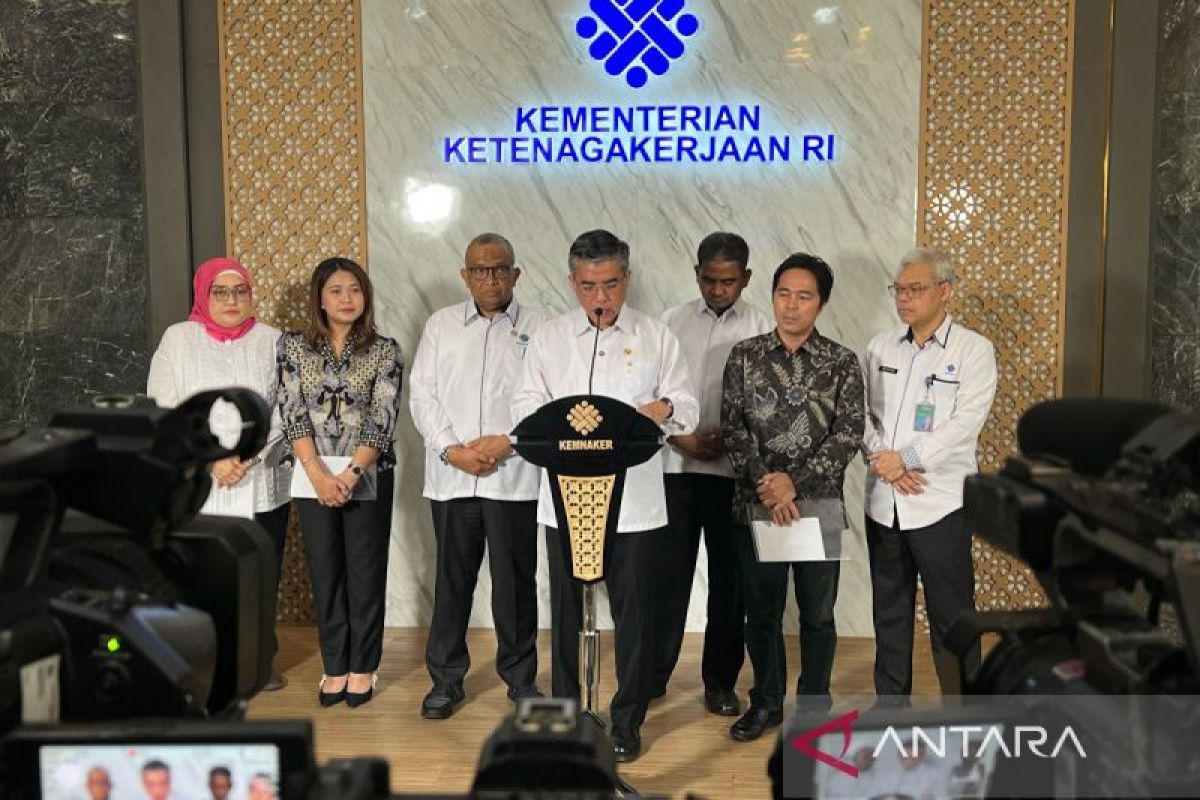 Menteri Ketenagakerjaan Yassierli saat menyampaikan kebijakan terkait fleksibilitas Work From Home (WFH) bagi perusahaan swasta di Jakarta.