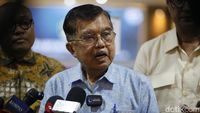 Mantan Wakil Presiden Jusuf Kalla menyampaikan pandangannya terkait polemik ijazah Presiden Joko Widodo yang tak kunjung usai, mendesak penyelesaian demi stabilitas negara.