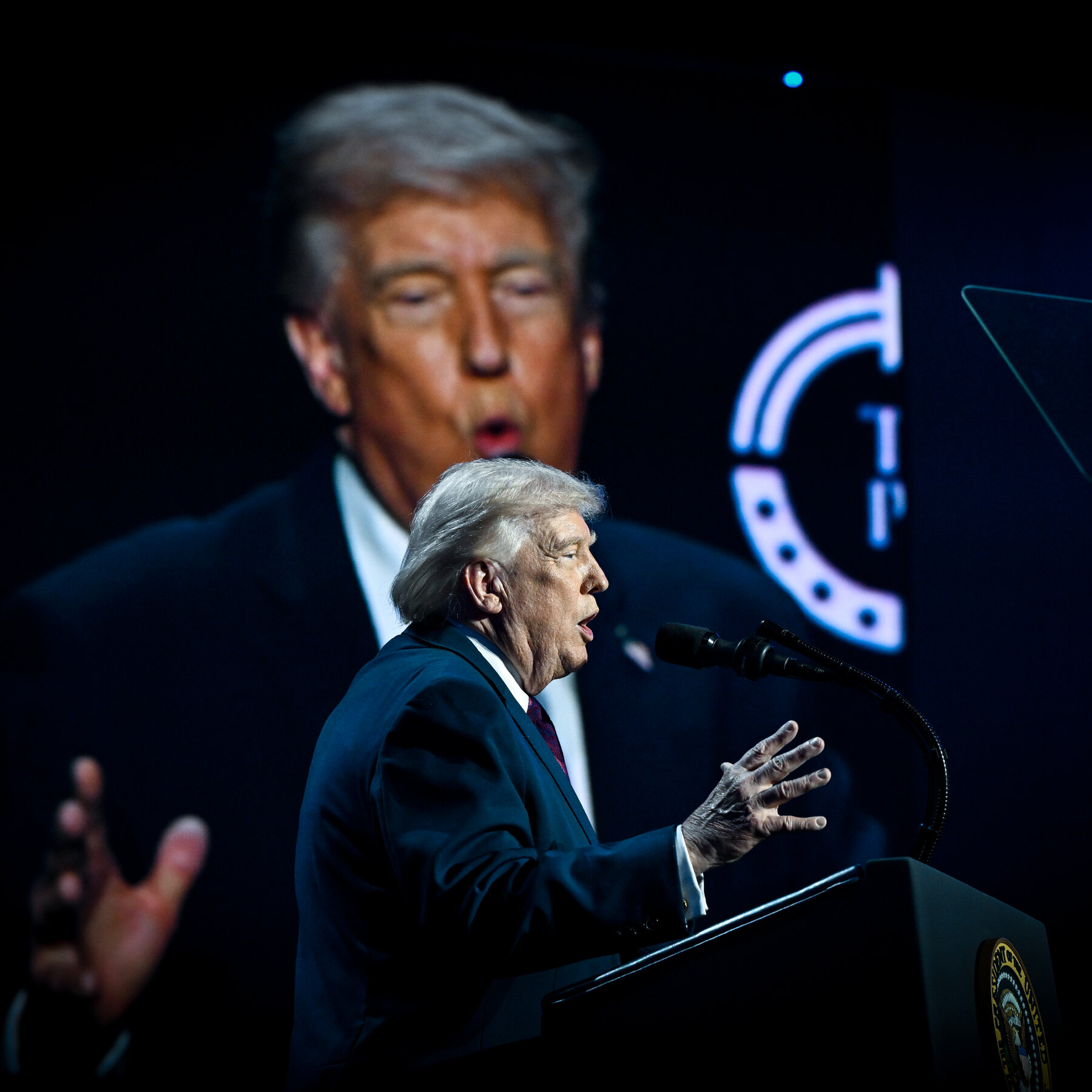 Kapal perang Angkatan Laut AS di perairan Teluk Oman, kawasan strategis tempat insiden penyitaan kapal berbendera Iran terjadi.