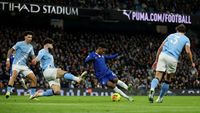 Duel sengit antara Chelsea dan Manchester City di Liga Inggris selalu menyajikan tontonan berkelas dengan tensi tinggi, krusial bagi perburuan gelar dan posisi Eropa.