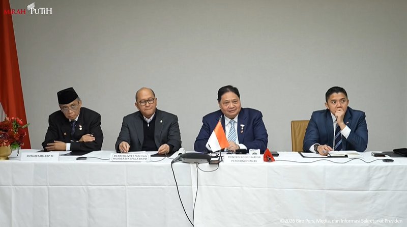 Menteri Koordinator Bidang Perekonomian, Airlangga Hartarto, menjelaskan kebijakan Work From Home (WFH) bagi Aparatur Sipil Negara (ASN) setiap hari Jumat, dengan fokus utama pada penghematan energi nasional dan efisiensi birokrasi.