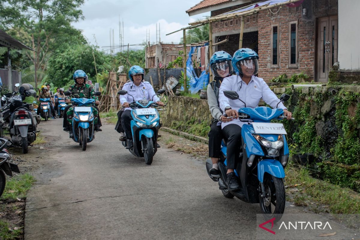 Kepala Badan Gizi Nasional (BGN) Dadan Hindayana menjelaskan status distribusi sepeda motor operasional yang dianggarkan untuk Kepala Satuan Pelayanan Pemenuhan Gizi (SPPG).