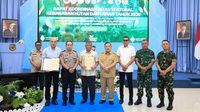Kapolda Riau memimpin rapat koordinasi Forkopimda untuk memperkuat mitigasi Karhutla menghadapi ancaman El Nino super, menekankan sinergi lintas sektor dan kesiapsiagaan seluruh elemen.
