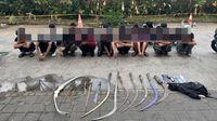 Puluhan remaja yang hendak tawuran diamankan polisi di Cilangkap, Depok, bersama sejumlah senjata tajam yang disita sebagai barang bukti.