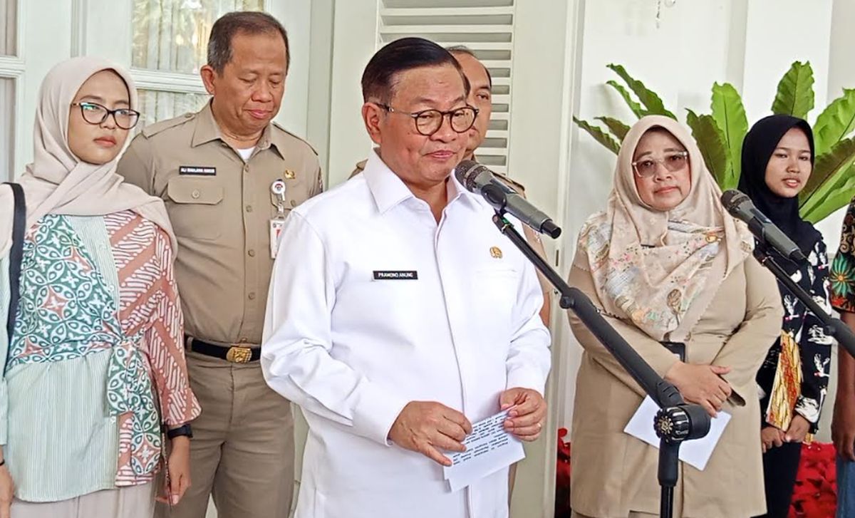 Gubernur DKI Jakarta Pramono Anung saat menyampaikan pernyataan terkait kebijakan WFH Jumat yang diklaim menekan kemacetan di Ibu Kota.