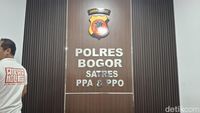 Tim gabungan kepolisian saat melakukan olah TKP kasus penyiraman air keras terhadap pelajar di Bogor.
