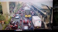 Kemacetan panjang melanda Jalan Gatot Subroto arah Kuningan, Jakarta Selatan, pada jam sibuk pagi hari setelah sebuah truk mengalami gangguan dan terhenti di lajur jalan. (ilustrasi)