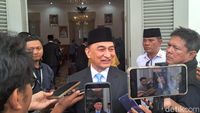 Wakil Gubernur Banten menyampaikan pandangannya terhadap kebijakan pembebasan pajak kendaraan listrik, menyoroti implikasinya terhadap keuangan daerah dan APBD.