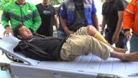 Yogi Iskandar (32), pelaku penganiayaan maut terhadap pemilik hajatan di Purwakarta, saat diamankan pihak kepolisian.