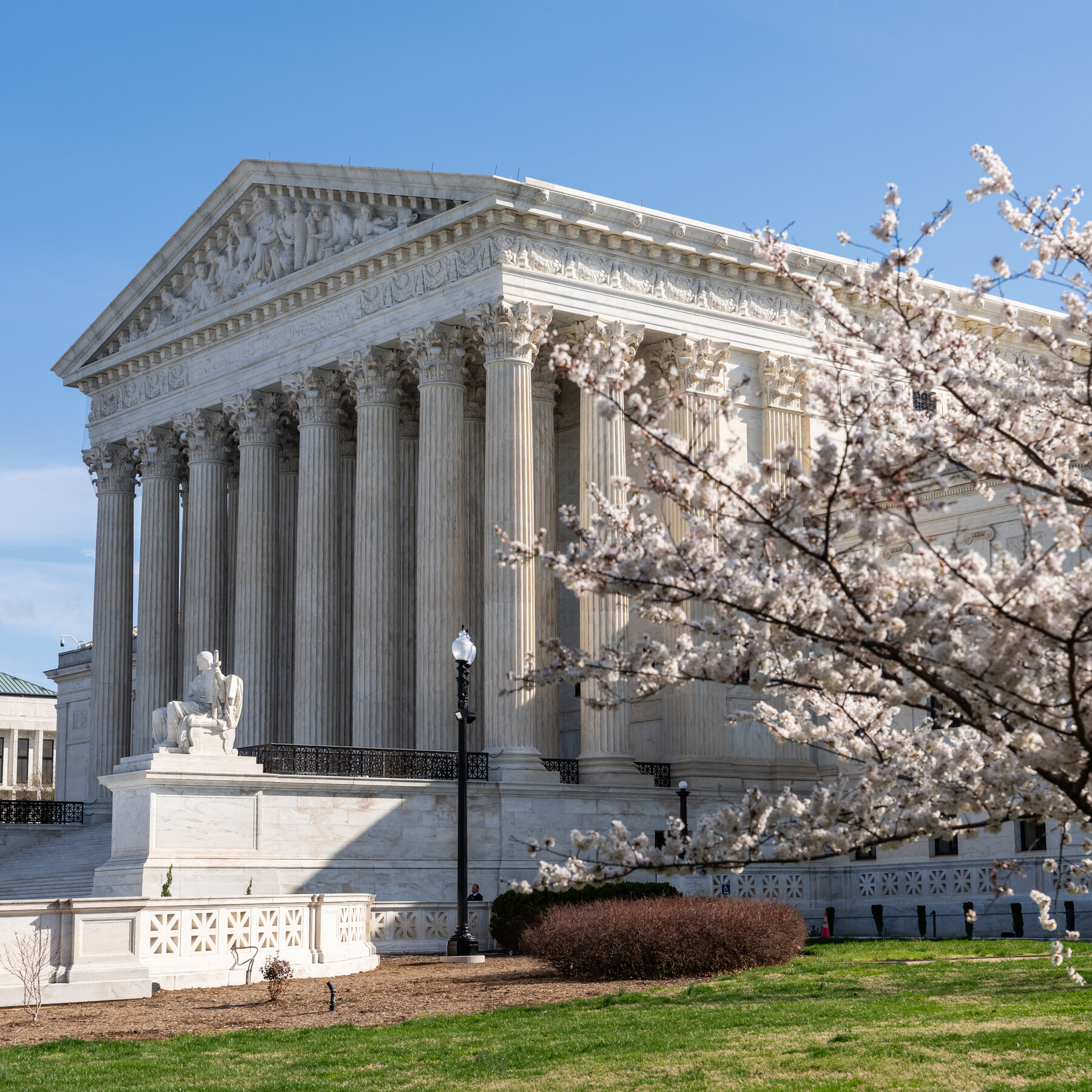 Gedung Mahkamah Agung Amerika Serikat di Washington, D.C. Keputusan terbaru pengadilan tinggi ini mempengaruhi lanskap politik Virginia menjelang pemilihan sela.