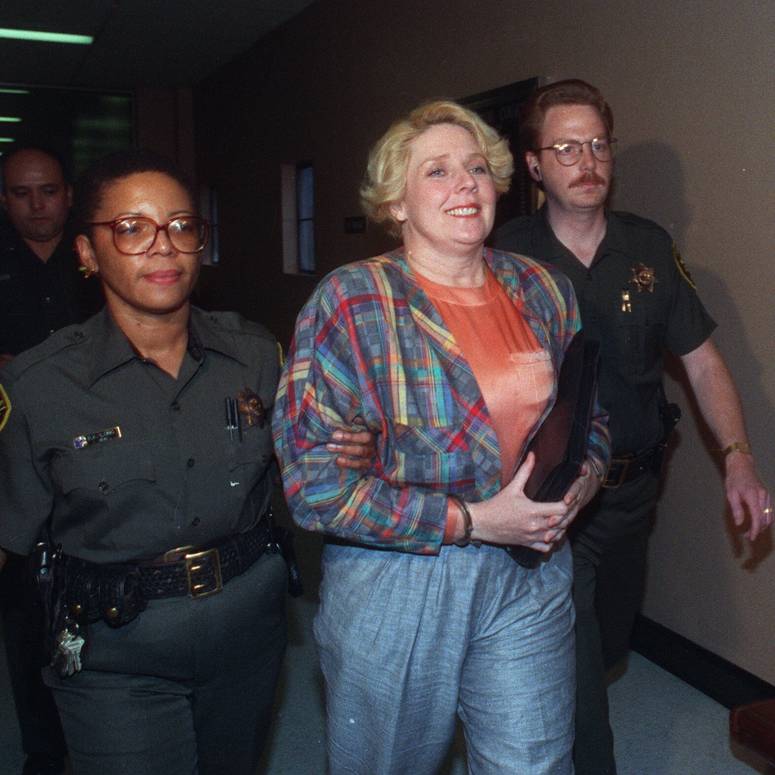 Betty Broderick, seorang ibu rumah tangga dari San Diego, dijatuhi hukuman atas pembunuhan mantan suami dan istri barunya pada tahun 1989.