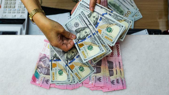Perwakilan PMKRI menyampaikan kritik pedas terhadap narasi yang mengklaim masyarakat pedesaan imun dari dampak depresiasi dolar AS.